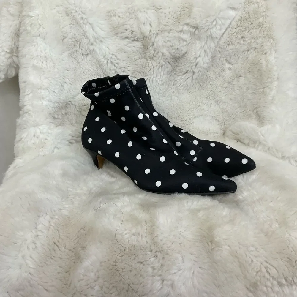 Betsey Johnson Black White Verona Polka Dot Side Zip Kitten Heel Booties Size 6